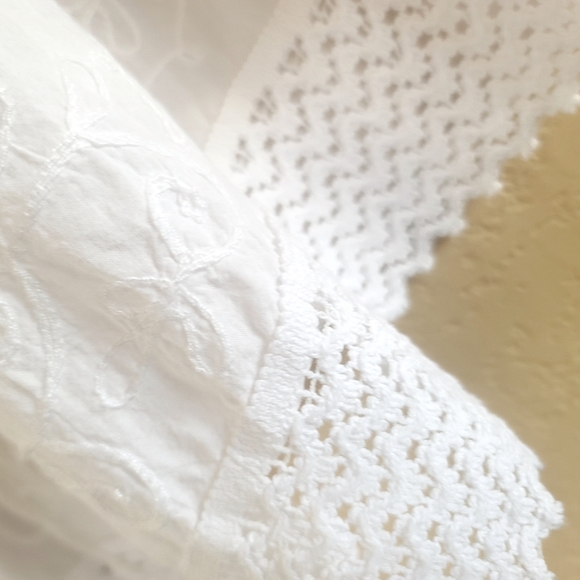 Royal Moda Crisp White Cotton Top Embroidery & Crochet Features .. Spotless! - Picture 3 of 5